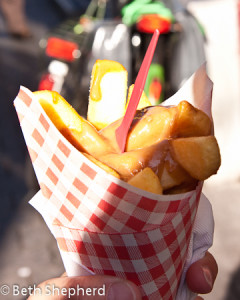 Dutch frites with pindasaus